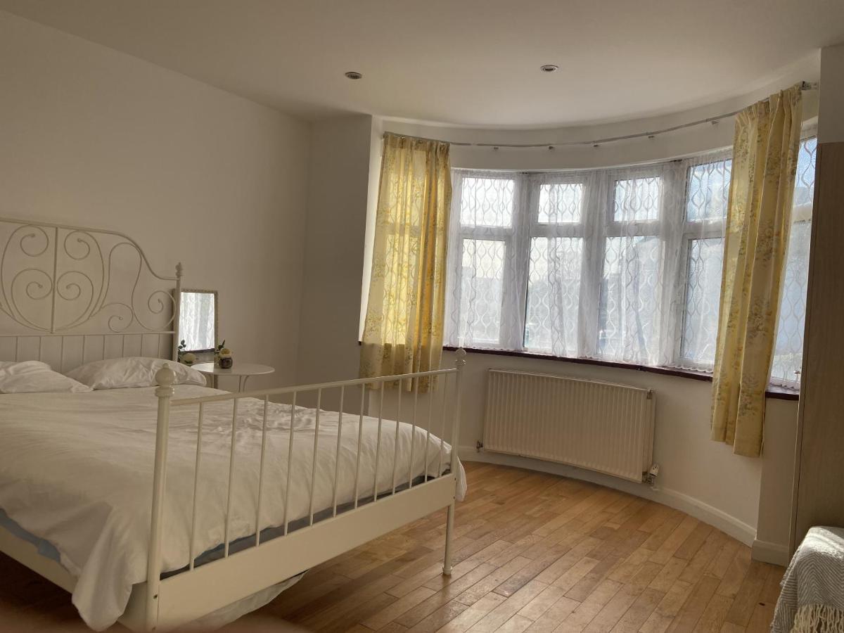 Art Double Bed Room Edgware Luaran gambar