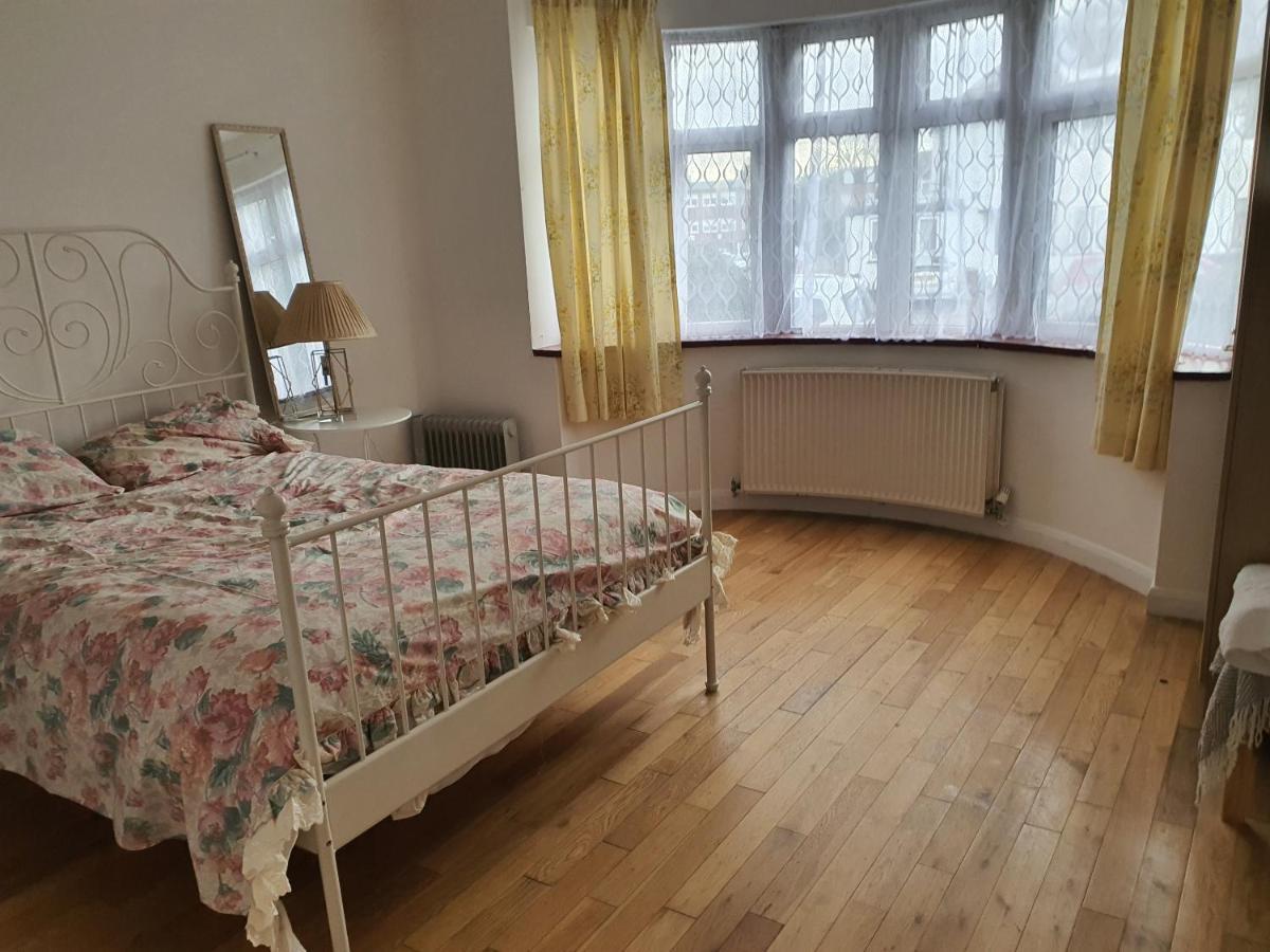 Art Double Bed Room Edgware Luaran gambar